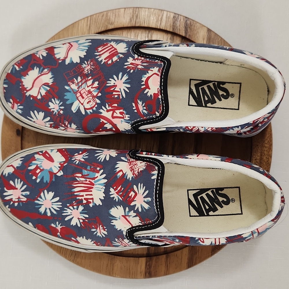 Vans Crew Red Floral Classic Slip On Sneakers. Size Womens 7  Mens 5.5 - Picture 5 of 7
